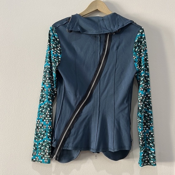 Sohung Designs Double Zip Unique Patterned Sleeve Jacket in size S - Picture 4 of 13